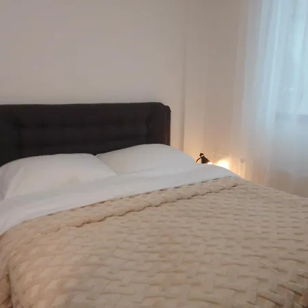 Apartment Dejlig Lejlighed I Havn With King Size Bed